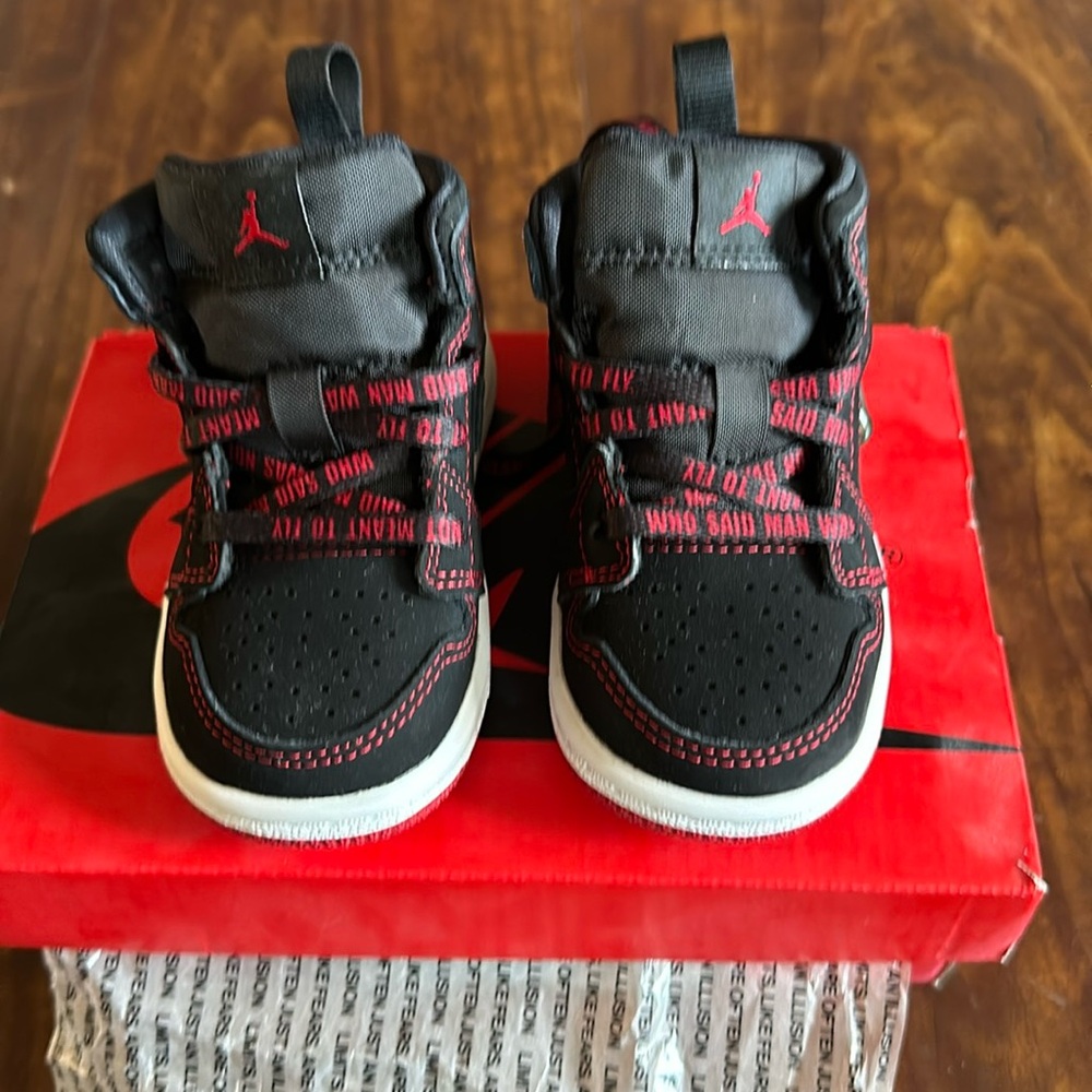Jordan 1 MID Fearless toddler